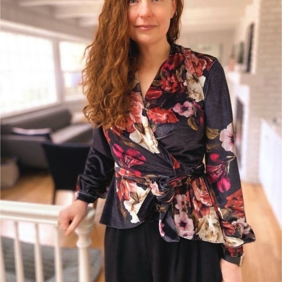 PatBo Floral Printed Velvet Wrap Top Size Medium - Picture 6 of 6